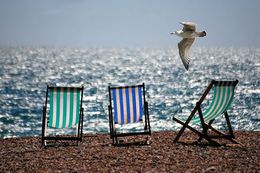 deckchairs-355596__480.jpg